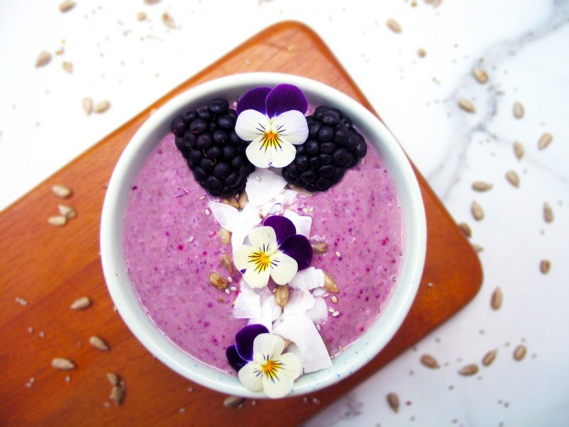 Blackberry-Smoothie-bowl-blur-Jan-2018-800×600